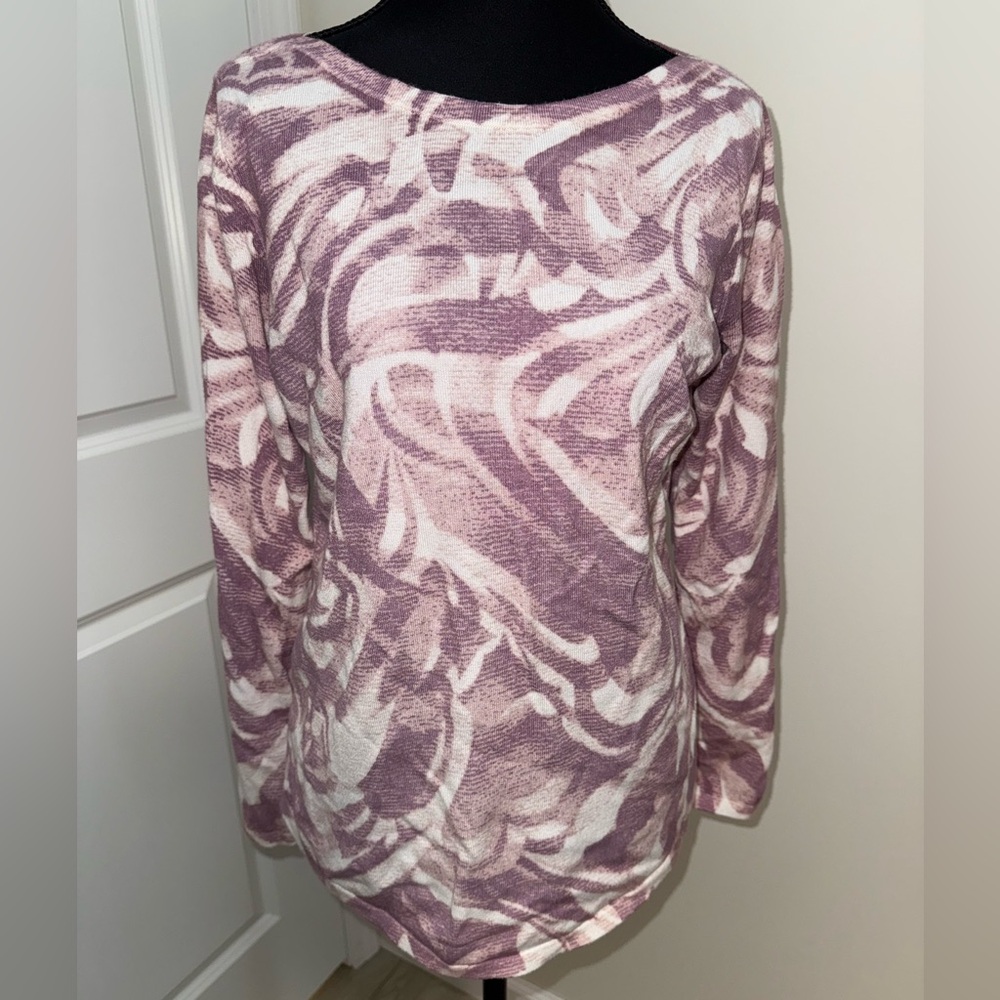 Pink and white design long-sleeve shirt